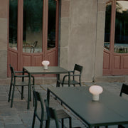 New Works Přenosná lampa Karl-Johan, Cold Black - DESIGNSPOT