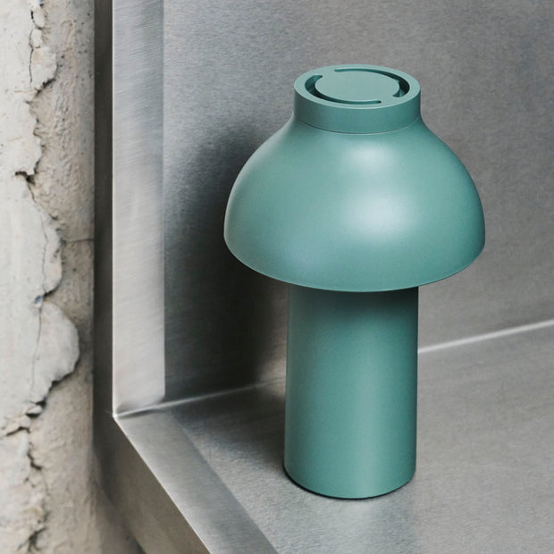 HAY Přenosná lampa PC Portable No. 2, Slate Blue - DESIGNSPOT