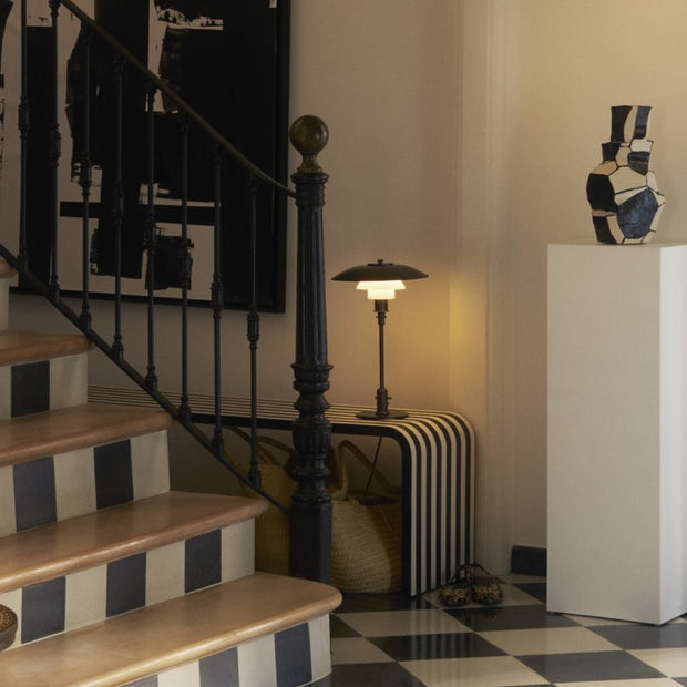 Louis Poulsen Stolní lampa PH 2/2 Luna, Aged Brass / Opal - DESIGNSPOT