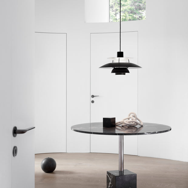 Louis Poulsen Závěsná lampa PH 5, Monochrome pale blush - DESIGNSPOT