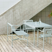 Hay Zahradní lavice Palissade Dining Bench Armrest, Sky Grey - DESIGNSPOT