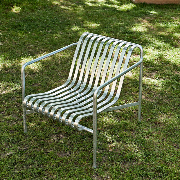 Hay Zahradní židle Palissade Dining Armchair, Hot Galvanised - DESIGNSPOT