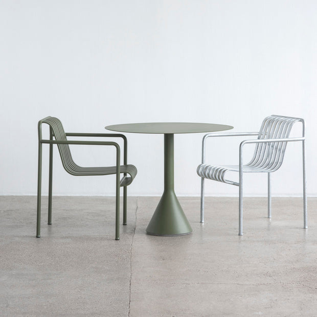 HAY Zahradní židle Palissade Dining Armchair, Cream White - DESIGNSPOT