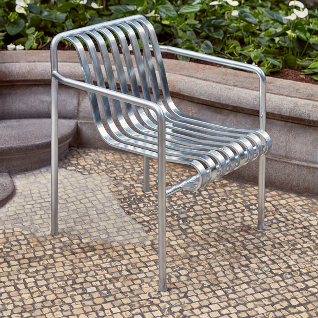 HAY Zahradní židle Palissade Dining Armchair, Cream White - DESIGNSPOT