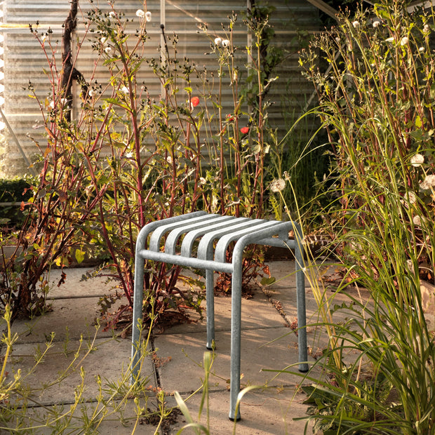 Hay Zahradní stolička Palissade Stool, Iron Red - DESIGNSPOT