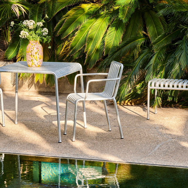 Hay Zahradní židle Palissade Armchair, Hot Galvanised - DESIGNSPOT