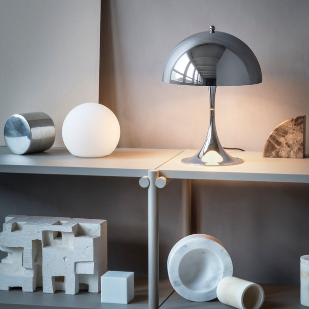 Louis Poulsen Stolní lampa Panthella 250, Pale blue opal acryl - DESIGNSPOT