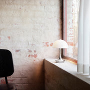 Louis Poulsen Přenosná lampa Panthella 160, Opal white - DESIGNSPOT
