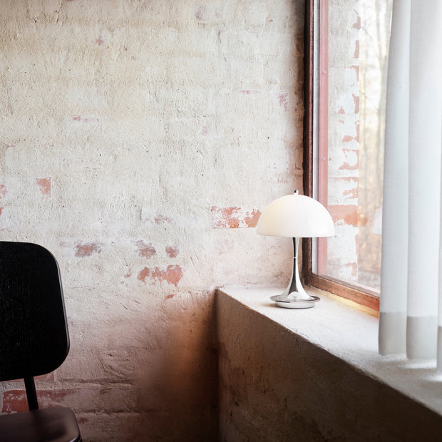Louis Poulsen Přenosná lampa Panthella 160, Opal white - DESIGNSPOT