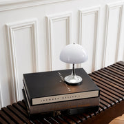 Louis Poulsen Přenosná lampa Panthella 160, Opal white - DESIGNSPOT