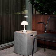 Louis Poulsen Přenosná lampa Panthella 160, Opal white - DESIGNSPOT