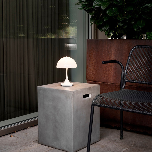 Louis Poulsen Přenosná lampa Panthella 160, Opal white - DESIGNSPOT