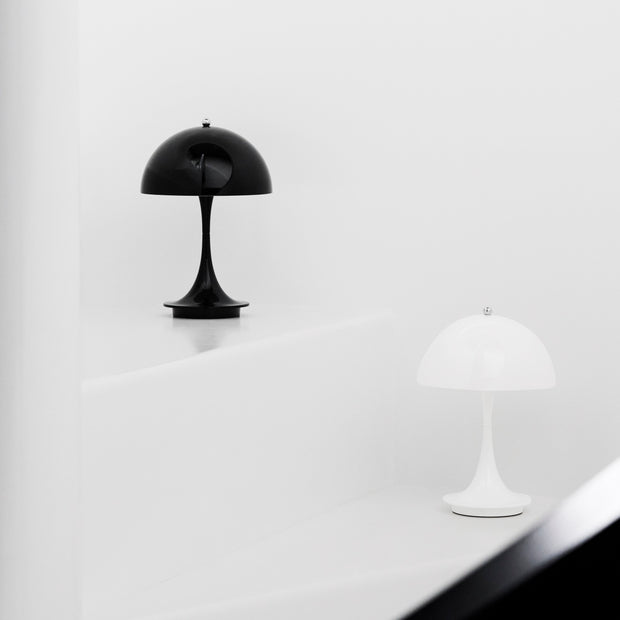 Louis Poulsen Přenosná lampa Panthella 160, Opal white - DESIGNSPOT