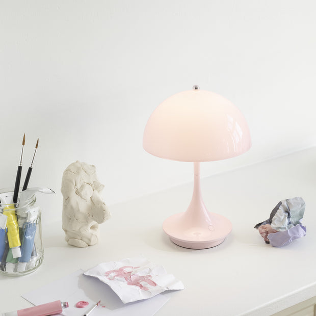 Louis Poulsen Přenosná lampa Panthella 160, Opal pale rose - DESIGNSPOT