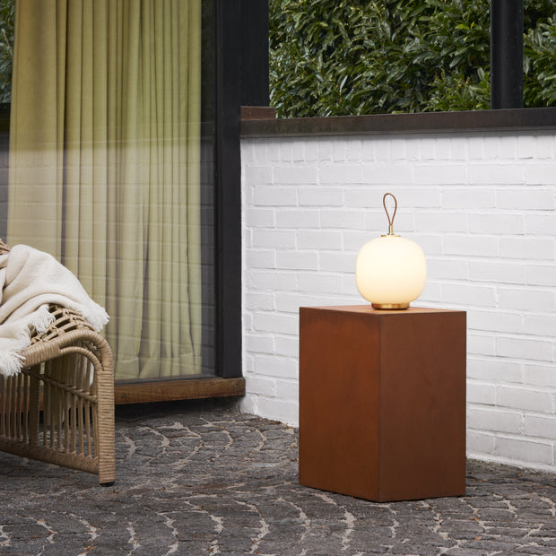Louis Poulsen Přenosná lampa VL 45 Radiohus, Brass / Pale Yellow - DESIGNSPOT