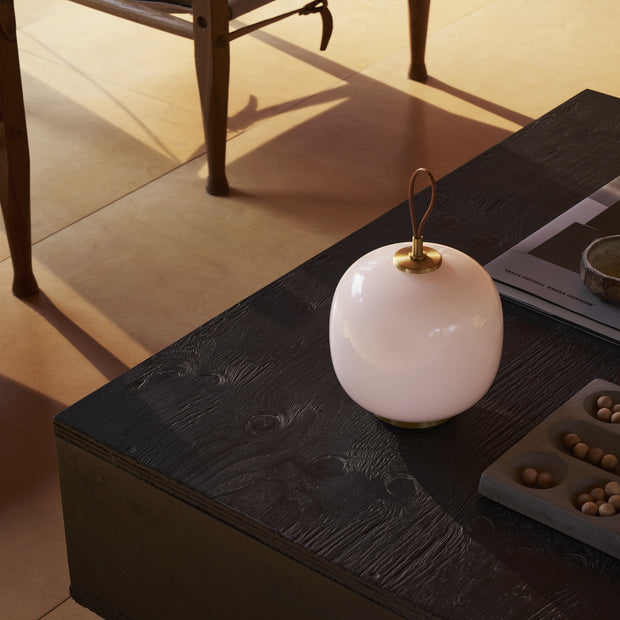 Louis Poulsen Přenosná lampa VL 45 Radiohus, Brass / Pale Yellow - DESIGNSPOT