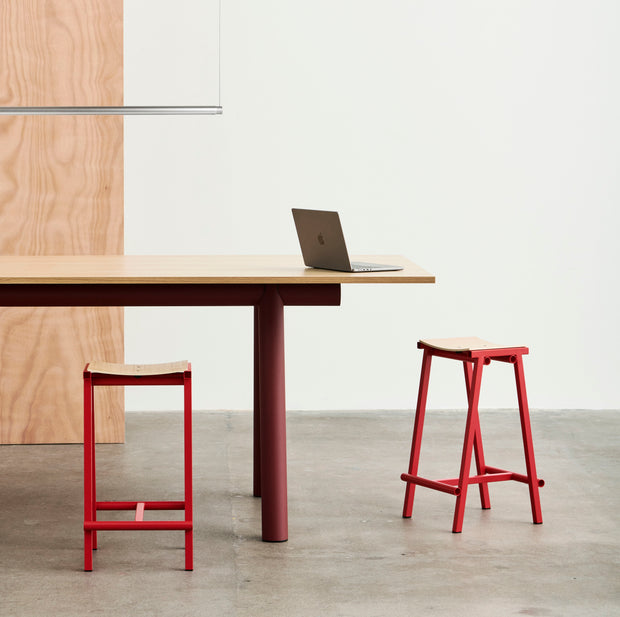 Hay Barová stolička Taburete 8 Bar Stool, Low, Signal Red - DESIGNSPOT