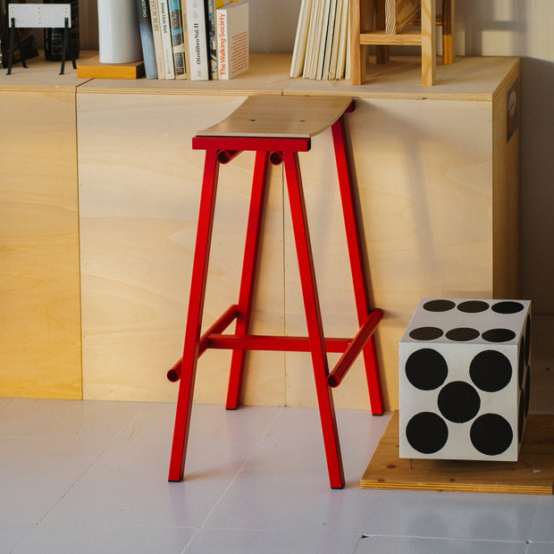 Hay Barová stolička Taburete 8 Bar Stool, Low, Signal Red - DESIGNSPOT