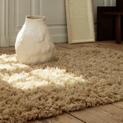 ferm LIVING Koberec Meadow High Pile, Light Sand - DESIGNSPOT