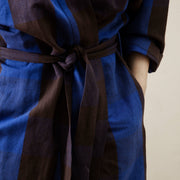 ferm LIVING Župan Field Robe, Chocolate / Bright Blue - DESIGNSPOT