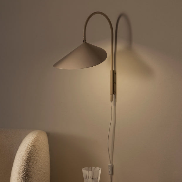 ferm LIVING Nástěnná lampa Arum Swivel, Cashmere - DESIGNSPOT