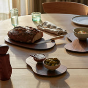 Ferm Living Mlýnek na sůl a pepř Cairn, Dark Brown - DESIGNSPOT