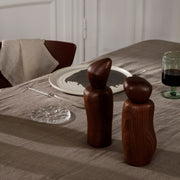 Ferm Living Mlýnek na sůl a pepř Cairn, Dark Brown - DESIGNSPOT