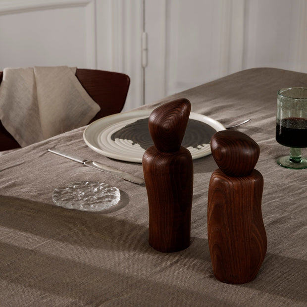 Ferm Living Mlýnek na sůl a pepř Cairn, Dark Brown - DESIGNSPOT