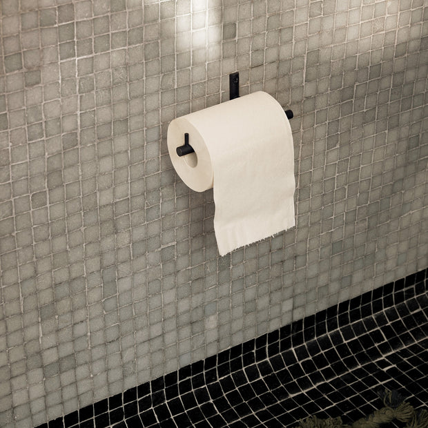 ferm LIVING Nástěnný držák na toaletní papír Dora, Black - DESIGNSPOT