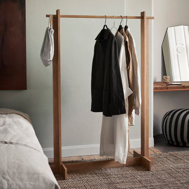 ferm LIVING Stojací věšák Bridge Rack, Oiled Oak - DESIGNSPOT