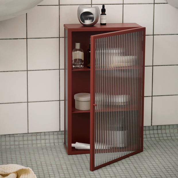 Ferm Living Nástěnná skříňka Haze Tall, Oxide Red - DESIGNSPOT