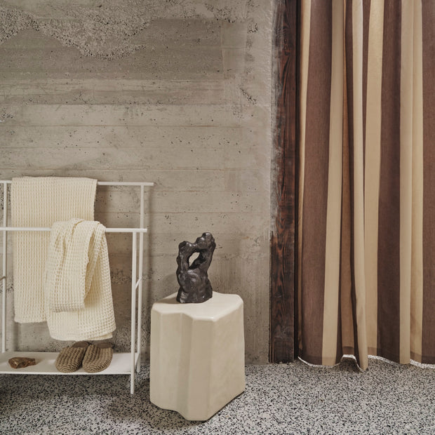 Ferm Living Stojan na ručníky Dora, White - DESIGNSPOT