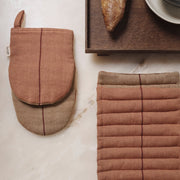 Ferm Living Kuchyňská chňapka Ito, Seaweed - DESIGNSPOT