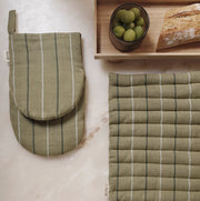 Ferm Living Kuchyňská chňapka Ito, Seaweed - DESIGNSPOT