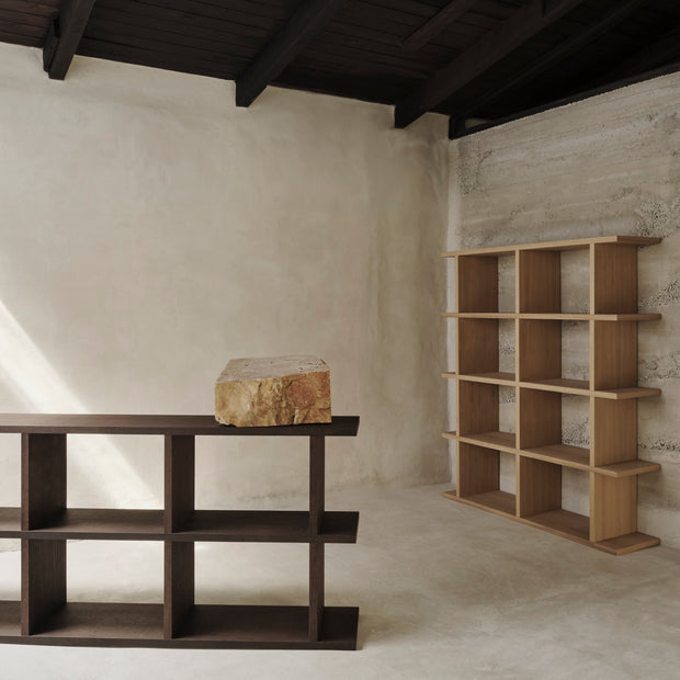 Ferm Living Knihovna Kona 1x4, Dark Oak - DESIGNSPOT