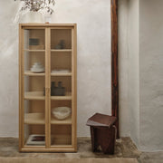 ferm LIVING Vitrína Reed, Natural Oak - DESIGNSPOT