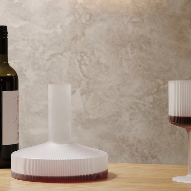 ferm LIVING Karafa na víno Ripple Wine Carafe, Frosted - DESIGNSPOT