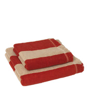 ferm LIVING Osuška Alee Bath Towel, Light Camel / Red - DESIGNSPOT