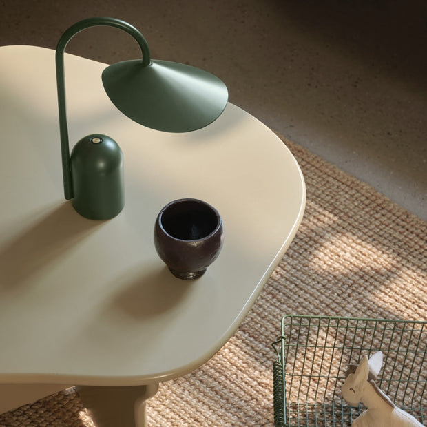 Ferm Living Přenosná lampa Arum, Tea Green - DESIGNSPOT