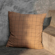 ferm LIVING Polštář Brown Cotton Cushion, Grid - DESIGNSPOT