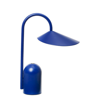 ferm LIVING Přenosná lampa Arum, Bright Blue - DESIGNSPOT