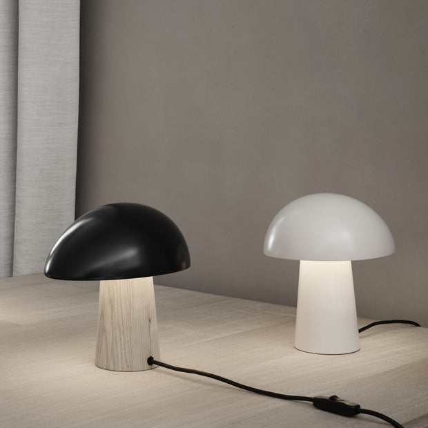 Fritz Hansen Stolní lampa Night Owl, Smokey White - DESIGNSPOT