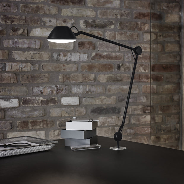 Fritz Hansen Stolní lampa AQ01, White - DESIGNSPOT