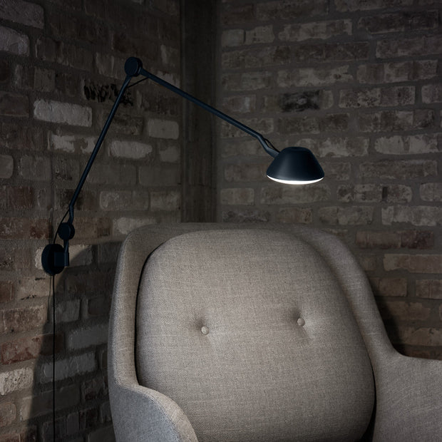 Fritz Hansen Stolní lampa AQ01, White - DESIGNSPOT