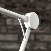 Fritz Hansen Stolní lampa AQ01, White - DESIGNSPOT