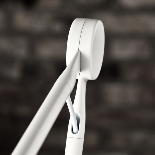 Fritz Hansen Stolní lampa AQ01, White - DESIGNSPOT