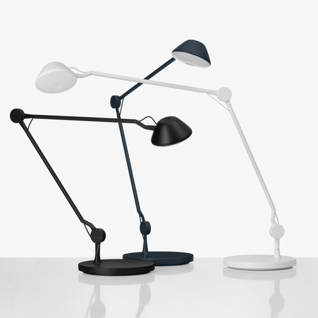 Fritz Hansen Stolní lampa AQ01, White - DESIGNSPOT