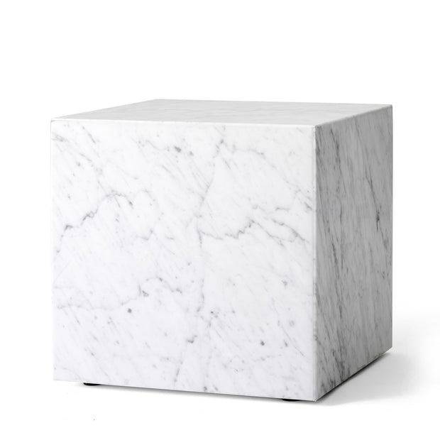 Audo Copenhagen Odkládací stolek Plinth Cubic, White Marble - DESIGNSPOT