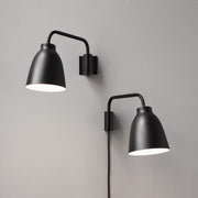 Fritz Hansen Nástěnná lampa Caravaggio, Opal Glass - DESIGNSPOT