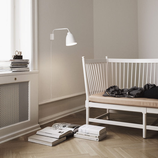 Fritz Hansen Nástěnná lampa Caravaggio, Opal Glass - DESIGNSPOT